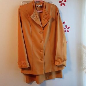 Tower Hill Collection plus size women's suit, size 20, beautiful gold color